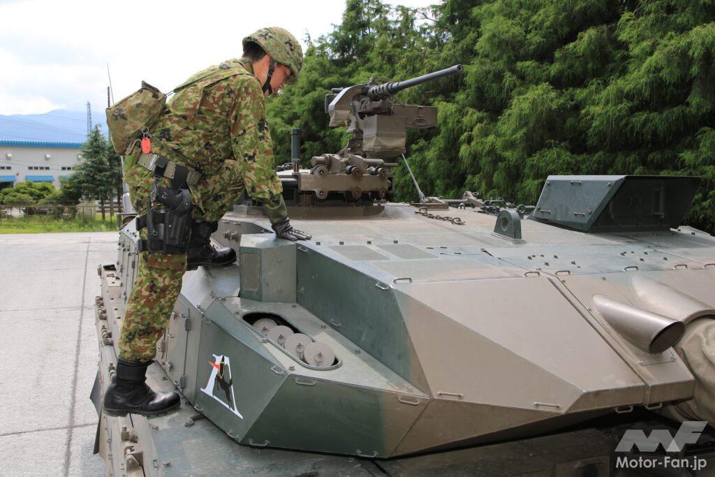 「陸上自衛隊：戦闘装甲車両上に、立つ?! モーターファンフェスタ2022に登場した87式偵察警戒車（RCV）」の8枚目の画像