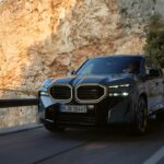 BMW M社オリジナルの「XM」が遂に登場！653hp/799Nm発揮の新開発PHEV搭載で、顔も走りもイカつい1台だ！ - P90478670_highRes_the-first-ever-bmw-x