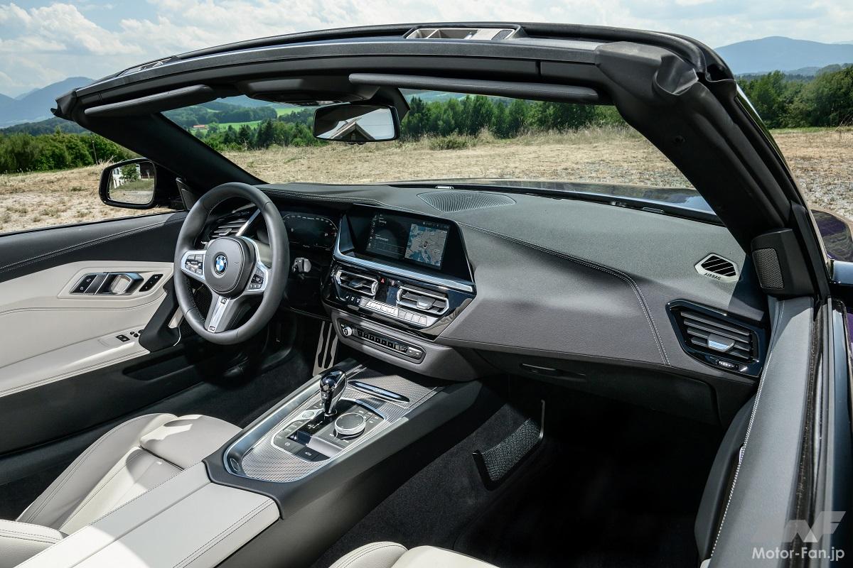 「魅力たっぷりの純血ロードスター、新型BMW Z4が初公開！新デザインフェイスとホワイトレザーインテリア搭載のスタイルに注目！」の2枚目の画像