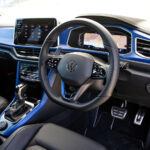 「輸入SUV販売2位！ VW T-Rocに追加された300PSの「R」は高揚感たっぷりのホットモデルだ！【フォルクスワーゲン T-Roc試乗記】」の17枚目の画像ギャラリーへのリンク