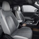 「北米マツダが「MX-30」EVモデルの導入を決定！モダンテイストのEVクロスオーバー。室内快適性に特化した使いやすさ抜群の電動SUV！」の1枚目の画像ギャラリーへのリンク