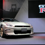 「今度のGT-Rは顔が違う！ 空力を磨き上げた日産GT-R 2024年モデルが衝撃のデビュー【東京オートサロン2023】」の1枚目の画像ギャラリーへのリンク
