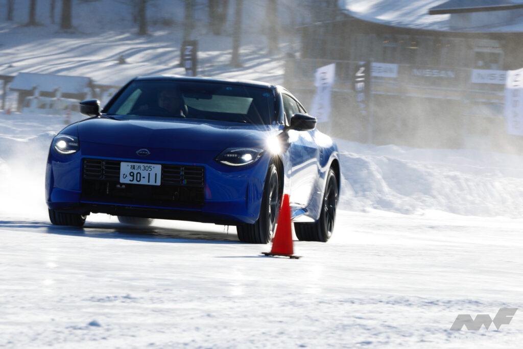 「サクラの意外な実力発見……FF電気自動車で氷上を走る！ ビッグパワーFRスポーツ、フェアレディZではどうなる？ 日産氷上試乗会・2WD編」の25枚目の画像