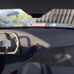 フロントウィンドウがひとつの大きなディスプレイに!? BMWが新ヘッドアップディスプレイ「BMWパノラミックビジョン」を発表￼ - P90490971_highRes_bmw-i-vision-dee-01-