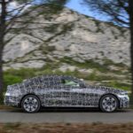 新型BMW 5シリーズ、量産化準備終盤か！ サスペンション制御と運転支援システムの調整へ。世界初のアイトラッキング車線変更も搭載 - P90502759_lowRes_testing-the-new-bmw-