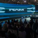 「ラムトラックが、ニューヨーク国際オートショーで 2025年型「ラム1500 REV」を世界初公開！航続距離800kmを超えるフル電動ライトトラック！」の3枚目の画像ギャラリーへのリンク