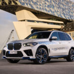 「燃料電池実験車両「BMW iX5ハイドロジェン」が公道を走る！ BMWが日本での実証実験をスタート！」の2枚目の画像ギャラリーへのリンク