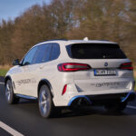 「燃料電池実験車両「BMW iX5ハイドロジェン」が公道を走る！ BMWが日本での実証実験をスタート！」の3枚目の画像ギャラリーへのリンク