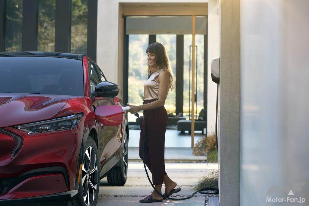 「フォードがEV顧客向けに家庭用充電コストの削減プログラムを開始。デューク・エナジー社と連携して再生可能エネルギーを利用した充電スケジュールを確立させる。」の1枚目の画像