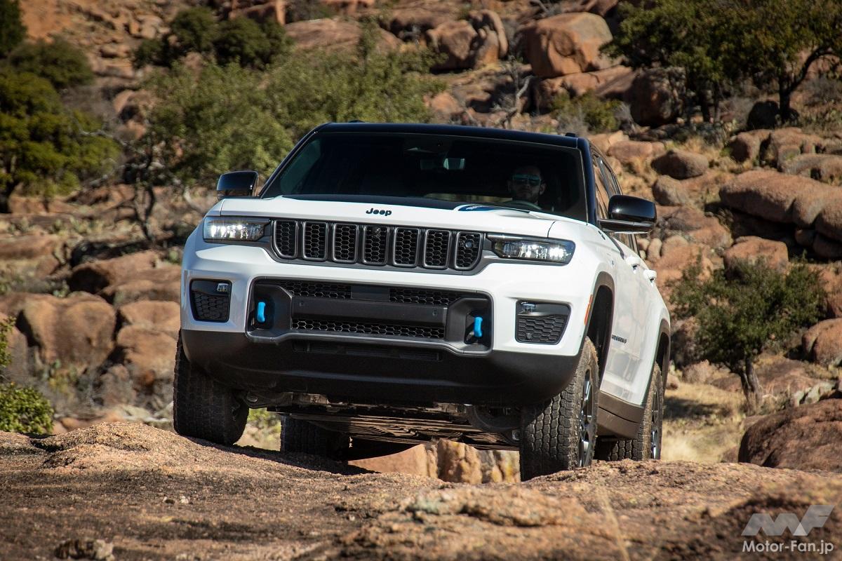 新型ジープ・グランドチェロキー4xeでは、3つのEセレクト走行モードが選択可能！クラス最高のスペースに加え、先進のコネクテッド装備も標準装備