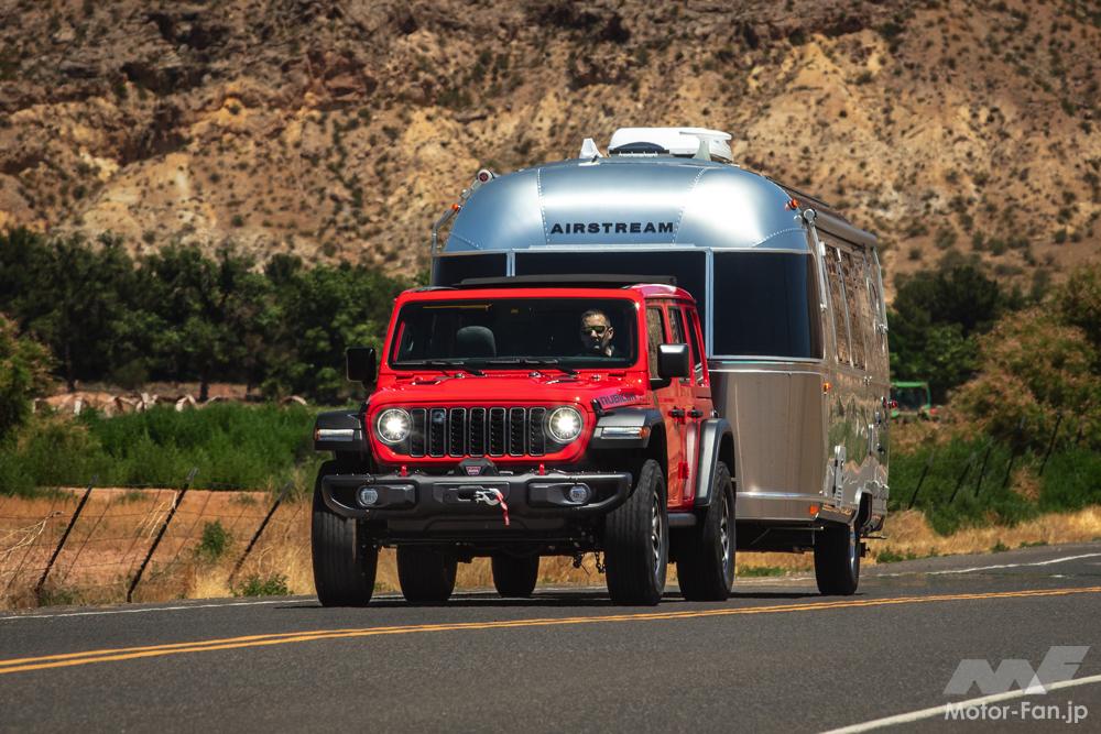 「新型ジープ「ラングラー」「ラングラー4xe」発売記念グローバルキャンペーンが始動！ 伝説的トラック「カリフォルニア・ラブ」を起用したCMをチェック！」の23枚目の画像