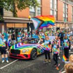 「ベントレー、特別デザインのレインボーな「コンチネンタル GTC」で、マンチェスター・プライド・パレードに参加！LGBTQ+の権利に対する連帯と支持を示す英国最大のパレード。」の2枚目の画像ギャラリーへのリンク