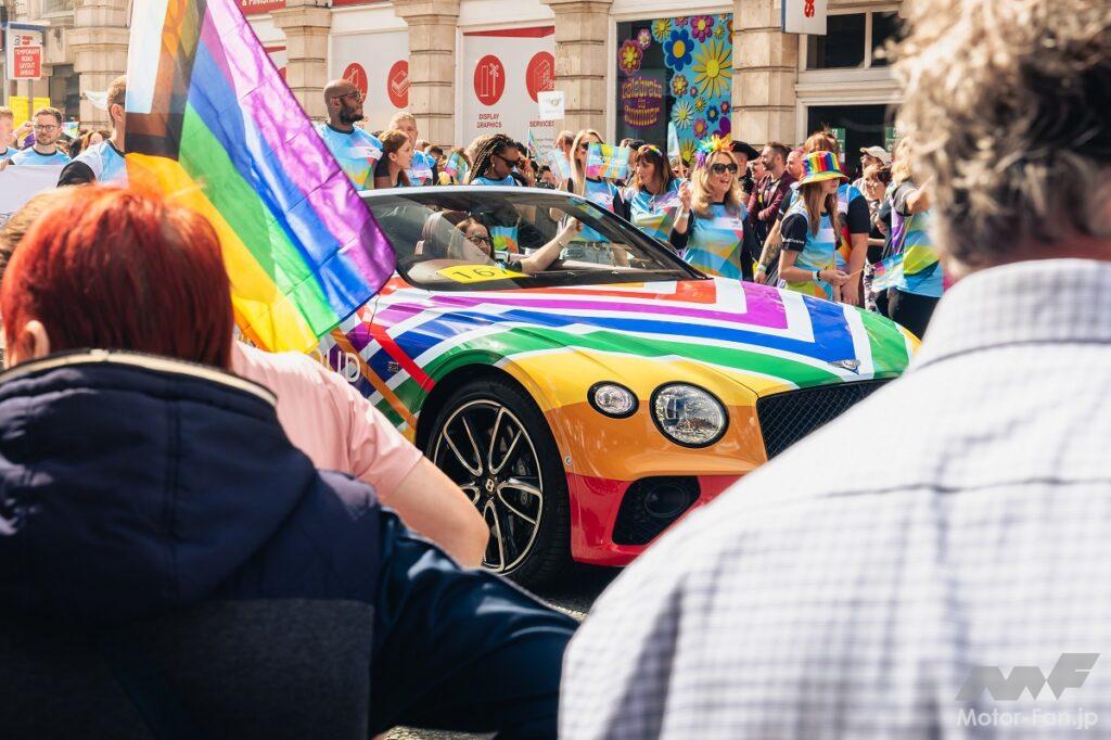 「ベントレー、特別デザインのレインボーな「コンチネンタル GTC」で、マンチェスター・プライド・パレードに参加！LGBTQ+の権利に対する連帯と支持を示す英国最大のパレード。」の8枚目の画像