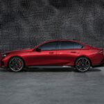 「BMW、新型「5シリーズセダン」・「i5」に、モデル専用のMパフォーマンス・パーツを追加発表！高品質カーボン・コンポーネント装備は2023年10月のモデル投入と同時発売！」の1枚目の画像ギャラリーへのリンク