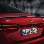 「BMW、新型「5シリーズセダン」・「i5」に、モデル専用のMパフォーマンス・パーツを追加発表！高品質カーボン・コンポーネント装備は2023年10月のモデル投入と同時発売！」の3枚目の画像ギャラリーへのリンク