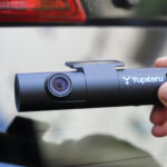 「走行中も駐車中も3カメラでクルマの中と外をバッチリ録画！ ユピテルの新世代ドライブレコーダー『marumie Y-3100』をチェック！【CarGoodsMagazine】」の3枚目の画像ギャラリーへのリンク