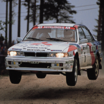 「1996年の三菱WRC連覇の立役者・ランサーエボリューションIVを1995年の1000湖ラリーカラーにしたマニアック仕様【WRCレプリカのススメ】」の4枚目の画像ギャラリーへのリンク