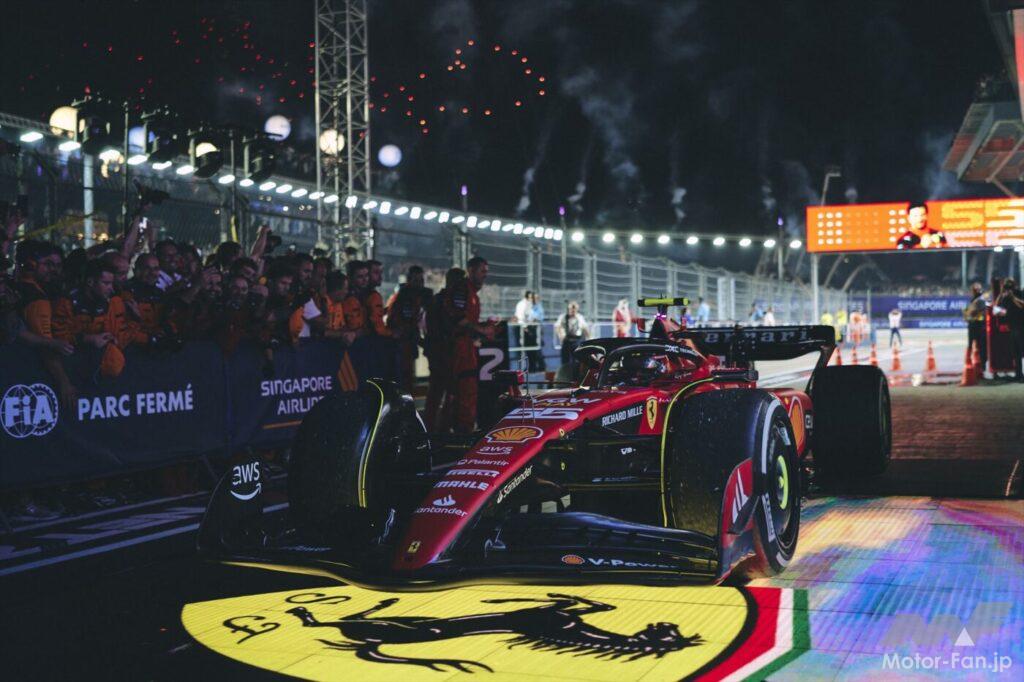 「【F1レース結果】フェルスタッペン＆レッドブルの連勝止まる！ フェラーリのサインツがシンガポールGPで今季初V」の1枚目の画像