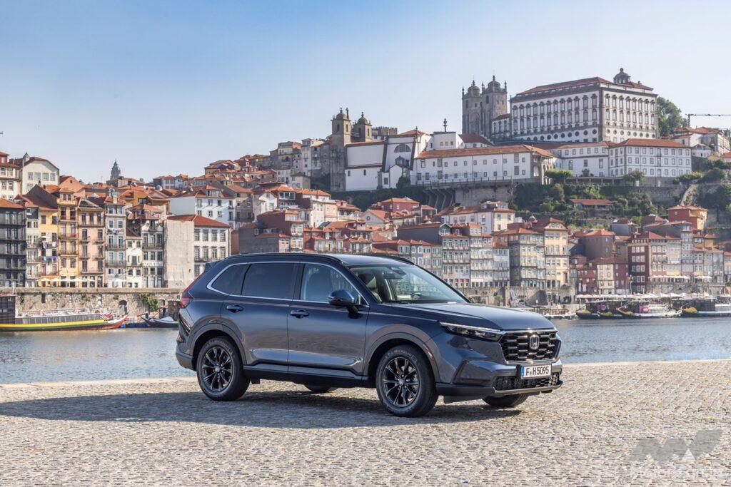 「6代目ホンダ『CR-V』が欧州デビュー! 欧州ホンダ初のe:PHEVを搭載、ダイナミックなパフォーマンスを実現しながら、電動航続距離82kmを確保して実用性も十分!」の2枚目の画像