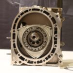 「マツダ8C型ロータリーは、SKYACTIVで培った技術で新開発した『理想を追求した新しいロータリーエンジン』だ【内燃機関超基礎講座】」の34枚目の画像ギャラリーへのリンク