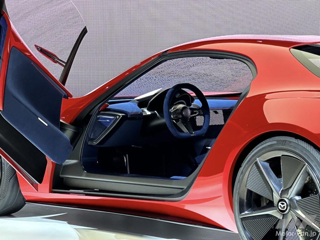 「MAZDA ICONIC SP | 2ローターロータリーEVシステム採用の美しいスポーツカーでわかっていること【ジャパンモビリティショー2023】」の15枚目の画像