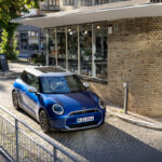 「ユニークな都市型EV、「MINI・クーパーSE」がデビュー！402kmの航続距離とコンパクトセグメントにより、街乗りの新たなスタンダードが打ち立てられる」の3枚目の画像ギャラリーへのリンク