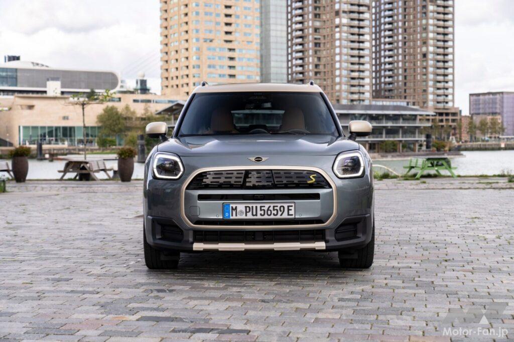 「電気の新型MINI「カントリーマンSE ALL4」はソリッドなスタイリングが魅力！MINIらしさを残しながらモダンで先進的なルックスにアップグレード！」の4枚目の画像