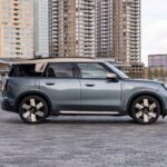 「電気の新型MINI「カントリーマンSE ALL4」はソリッドなスタイリングが魅力！MINIらしさを残しながらモダンで先進的なルックスにアップグレード！」の5枚目の画像ギャラリーへのリンク