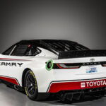 「米国トヨタ「カムリXSE」を発表！ 2024年NASCARカップシリーズ用レースカーもハンマーヘッドフェイスに！」の4枚目の画像ギャラリーへのリンク