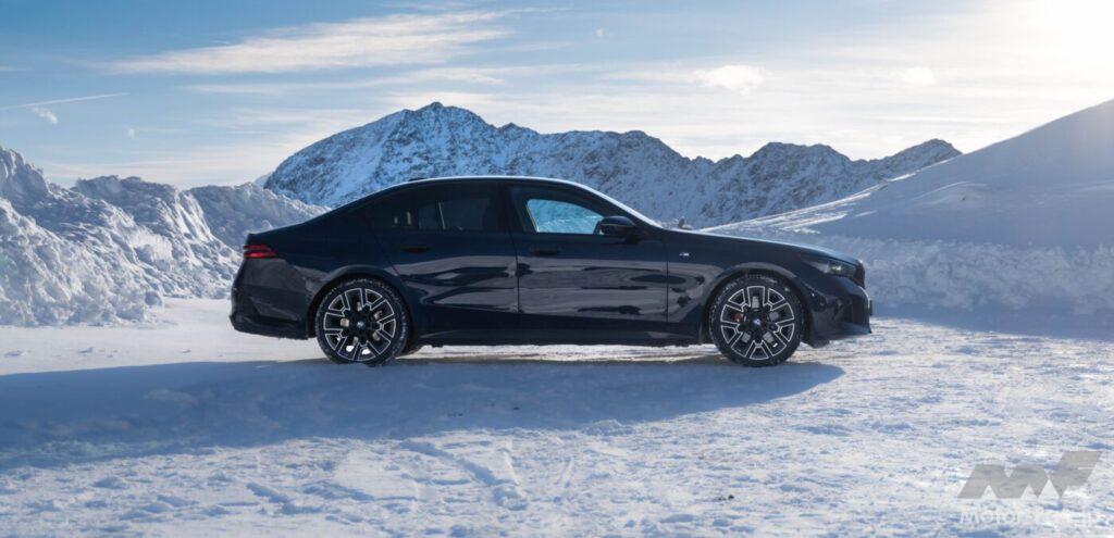 「BMW、新型5シリーズ&ドライバーレス車両のテスト走行を、オーストリアの氷上で現地メディア向けに実施！」の38枚目の画像