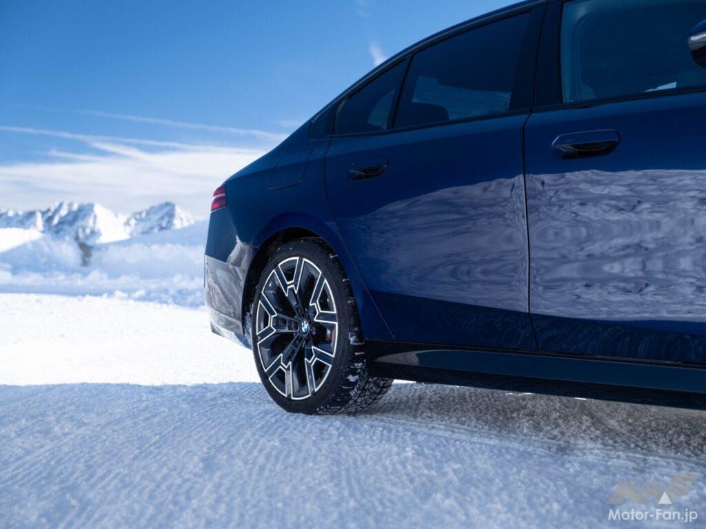 「BMW、新型5シリーズ&ドライバーレス車両のテスト走行を、オーストリアの氷上で現地メディア向けに実施！」の21枚目の画像