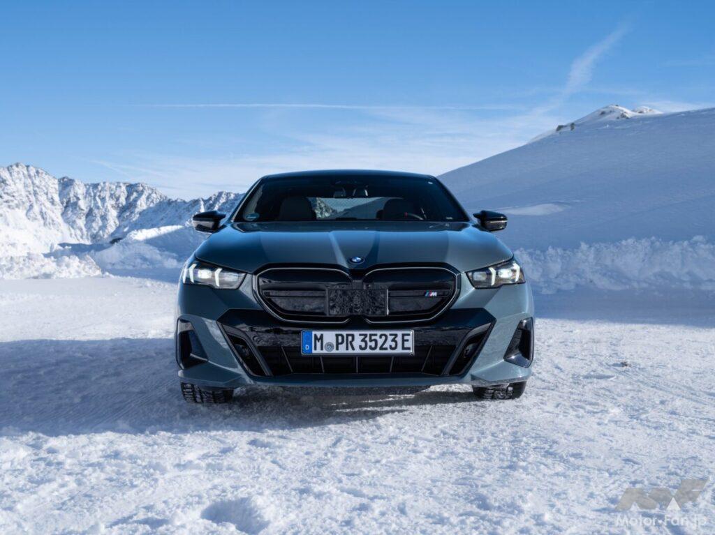 「BMW、新型5シリーズ&ドライバーレス車両のテスト走行を、オーストリアの氷上で現地メディア向けに実施！」の17枚目の画像