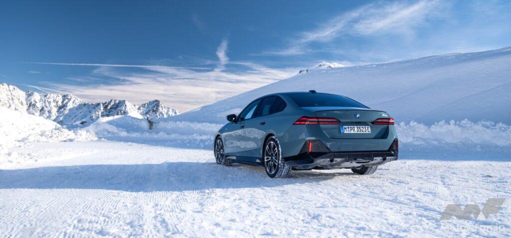 「BMW、新型5シリーズ&ドライバーレス車両のテスト走行を、オーストリアの氷上で現地メディア向けに実施！」の12枚目の画像