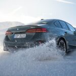 「BMW、新型5シリーズ&ドライバーレス車両のテスト走行を、オーストリアの氷上で現地メディア向けに実施！」の13枚目の画像ギャラリーへのリンク