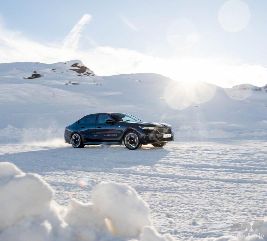 「BMW、新型5シリーズ&ドライバーレス車両のテスト走行を、オーストリアの氷上で現地メディア向けに実施！」の11枚目の画像