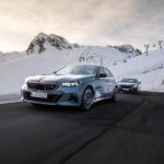 「BMW、新型5シリーズ&ドライバーレス車両のテスト走行を、オーストリアの氷上で現地メディア向けに実施！」の6枚目の画像ギャラリーへのリンク