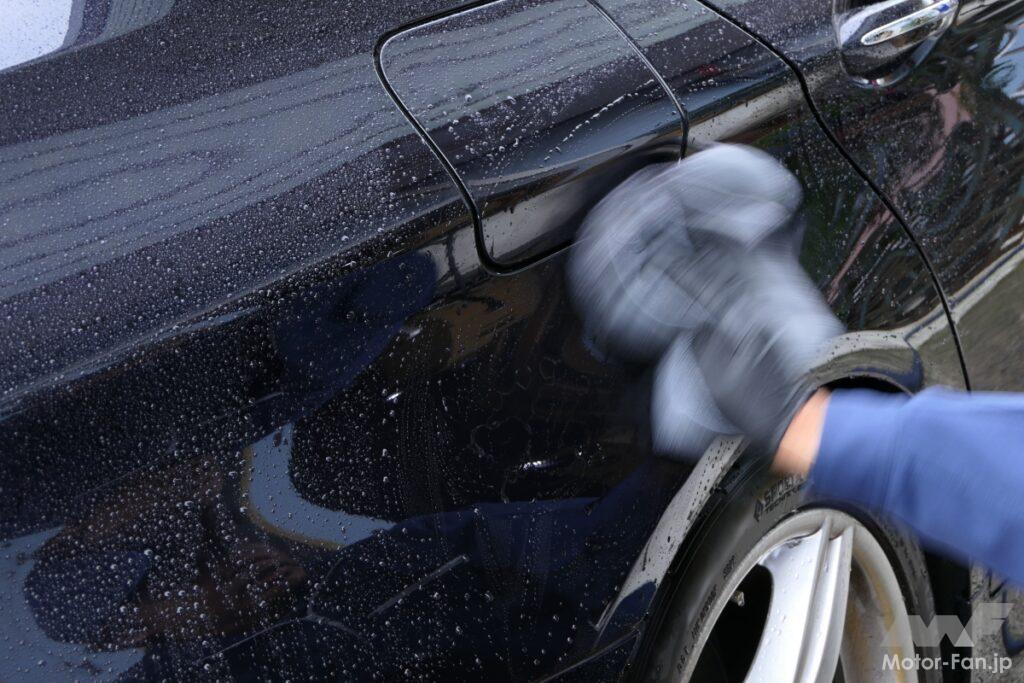 「水アカを落とさないと洗車しても綺麗にならない？ 洗車の作法は水アカ取り→シャンプー→コーティングの3ステップ！【CarGoodsMagazine】」の3枚目の画像