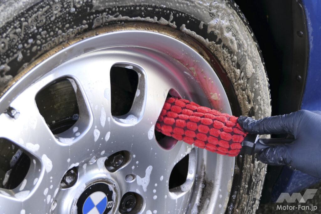 「タイヤとホイールのしつこい汚れが専用洗剤と便利ツールでキレイになる!? ソフト99『ディグロス』を使ってみた【CarGoodsMagazine】」の4枚目の画像