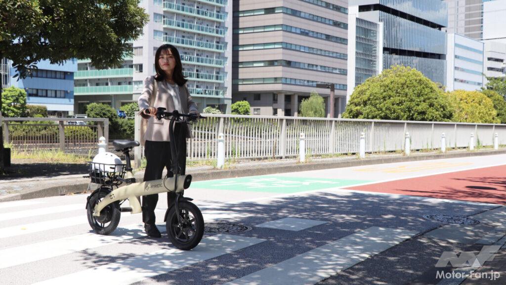 「自転車型だから安定して走れ、折り畳んで車載も可能な次世代モビリティが新登場! カーメイト 『e-FREE 01』 【CAR MONO図鑑】」の2枚目の画像