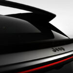 「新型「ジープ・ワゴニアS」電動SUVのインテリアを初公開！アートとテクノロジーをシームレスに融合！」の2枚目の画像ギャラリーへのリンク