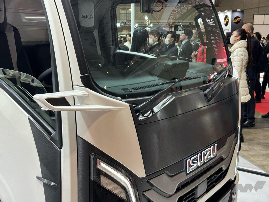 「いすゞ・エルフのおしゃれカスタムが登場！アウトドア仕様の遊べるトラック【東京オートサロン2024】」の3枚目の画像