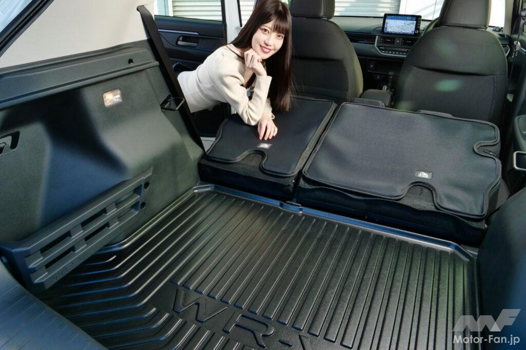撮影車両は荷室を汚れから守る「ラゲッジトレー」やシート背面の汚れを防ぐ「シートバックソフトトレー」を装着。