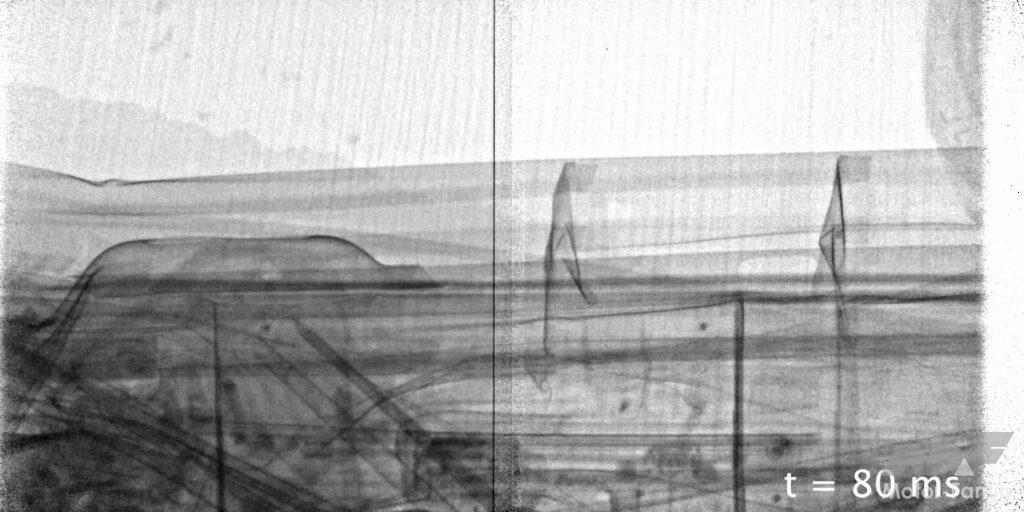 「【世界初】メルセデス・ベンツ、衝突テストのX線検査を実施！車両構造やダミー人形の変形を最大1000fpsで鮮明に撮影可能！」の5枚目の画像