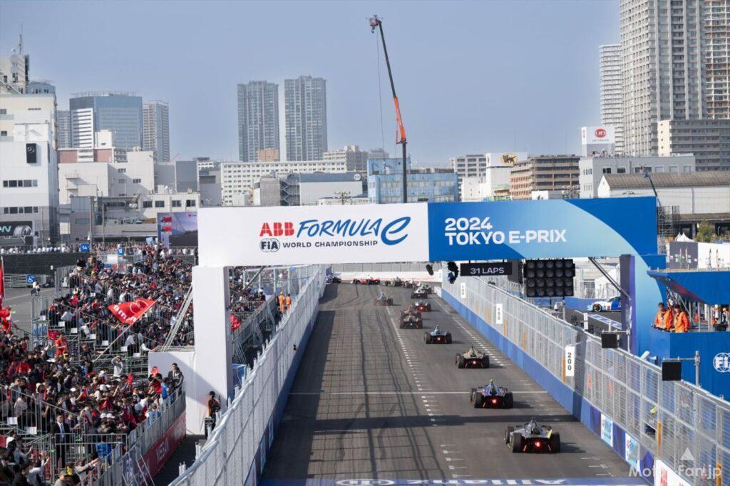 「初開催のフォーミュラE東京E-Prixの決勝日に2万人が来場、歴史的レースを見守る」の1枚目の画像