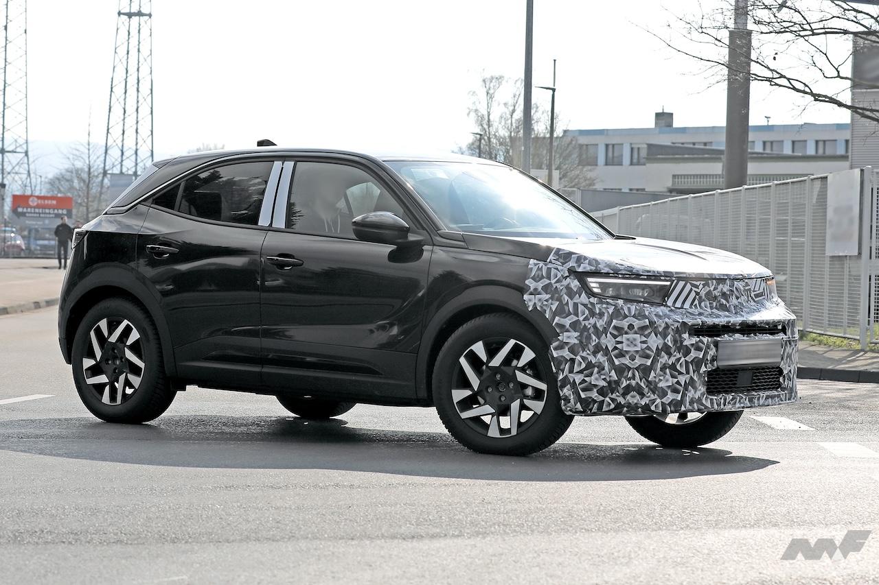 「目元パッチリの新顔公開！オペルSUV「モッカ」、初の大幅改良へ」の4枚めの画像