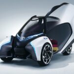 「トヨタがコンセプトモデル「TOYOTA i-TRIL」を公開。近未来の都市型モビリティの超小型EVを提案【今日は何の日？3月19日】」の1枚目の画像ギャラリーへのリンク
