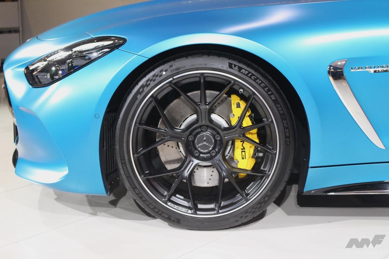 「9年ぶりフルモデルチェンジの新型「メルセデス AMG GTクーペ」が国内登場！585psの4WDで「2＋2」シートも設定し使い勝手が向上！」の9枚めの画像
