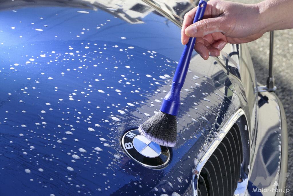 「スパルコに洗車用品がある!? エンブレムにグリルなどの細かいところや隙間を洗うのに最適な洗車ブラシがこれだ！【CarGoodsMagazine】」の1枚目の画像