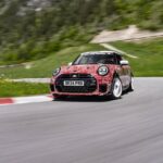 「EVを圧倒するスリル！ガソリンエンジン搭載の新型MINI「JCW」は最大250psの予感！」の4枚目の画像ギャラリーへのリンク