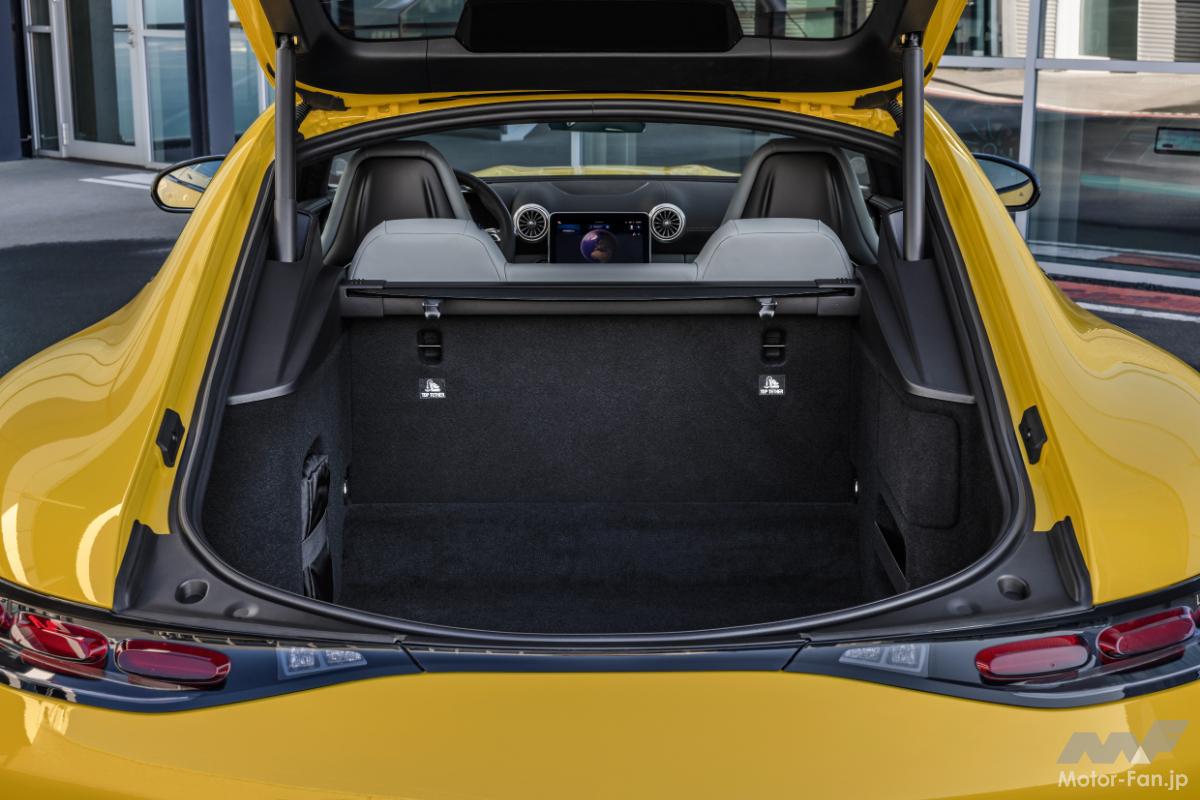 「421PS直4ターボの軽快FRスポーツ 新型メルセデスAMG GT 43クーペの受注が開始！パフォーマンスと快適性を兼ね備え、約2000万円という価格設定に」の16枚めの画像